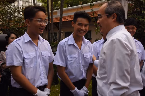 Mr. Nguyen Thien Nhan, Secretary of the Ho Chi Minh City Municipal Party’s Committee attended and spoke to students of Le Quy Don High School at its new academic year ceremony.