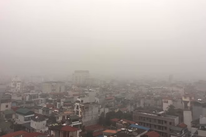 The highest temperature in Hanoi on January 7 was nearly 22°C with thick fog covering streets in the early morning.