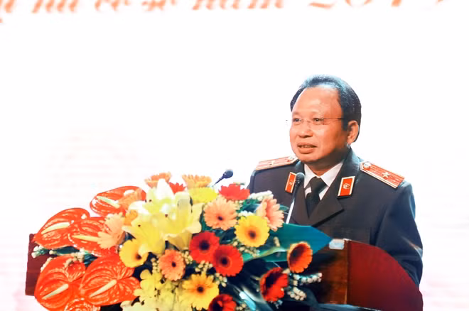 Major General Mai Van Ha, Secretary of the Party Committee, Director of the Department for Information and Communications speaking at the event.