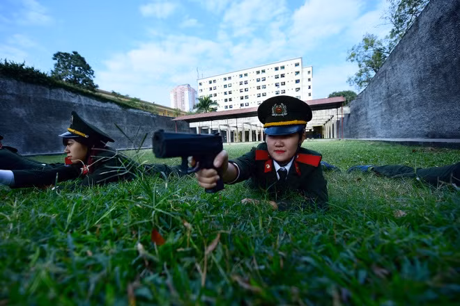 The 7s hidden and 3s appearing target shooting lesson requires students to highly concentrate and have good shooting techniques to hit the target within its 3s appearance.