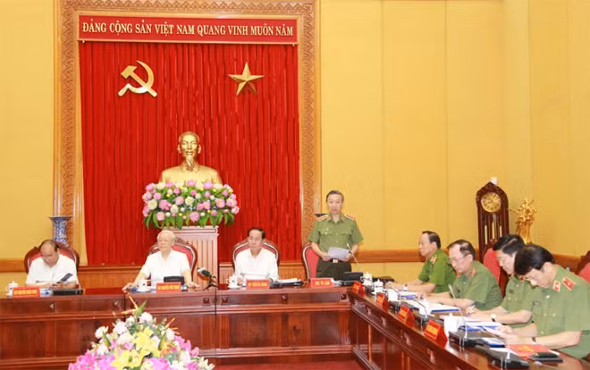 Senior Lieutenant General To Lam speaking at the event. Senior Lieutenant General To Lam speaking at the event.