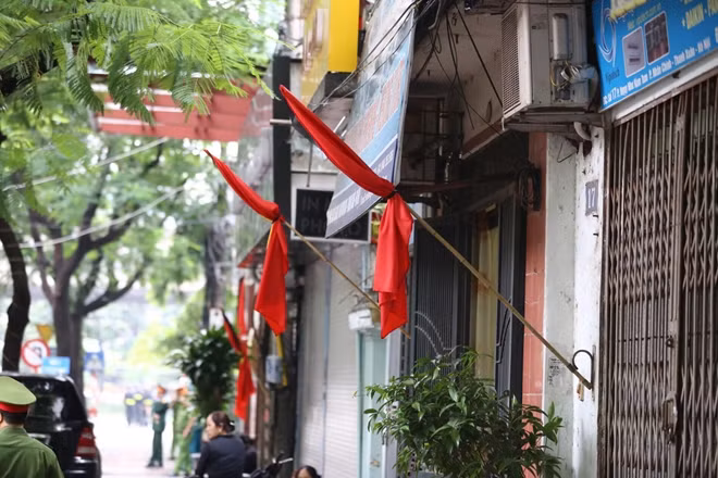 During the 2-day State funeral, the national flag was flown at half-mast at State offices and public places, and all cultural, sport events and entertainment activities were suspended.