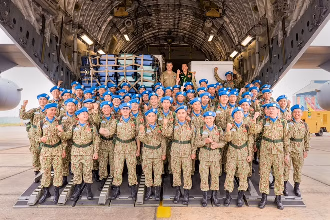 The contingent was farewelled yesterday, October 1st at a ceremony at Tan Son Nhat International Airport.