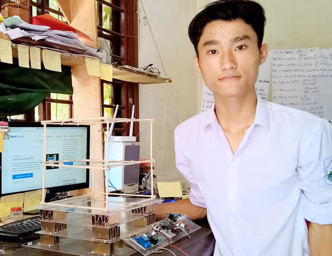 Khanh with his project. Khanh with his project.
