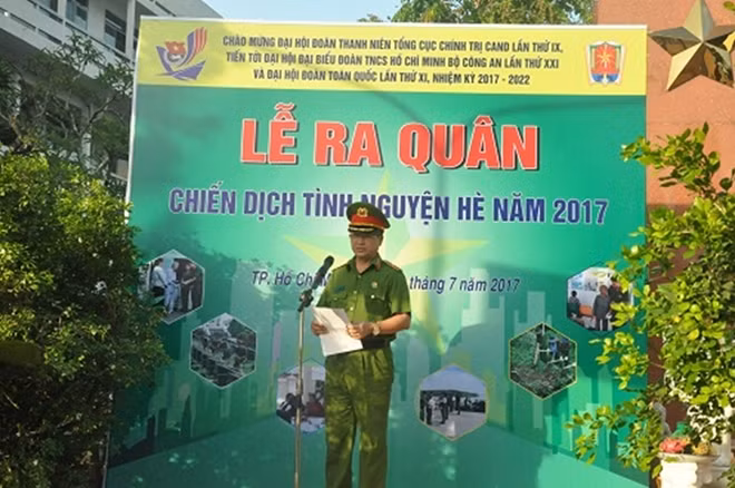 Major General Vu Duc Khien speaking at the event.