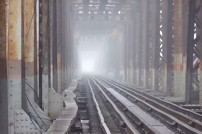 Long Bien Bridge.