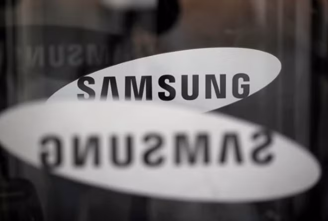 The logo of Samsung Electronics is seen at its office building in Seoul, South Korea, March 23, 2018. REUTERS/Kim Hong-Ji/File Photo