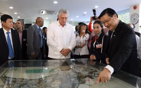 President of the Council of State and Council of Ministers of Cuba Miguel Mario Diaz-Canel Bermudez and his entourage visited the Saigon Hi-Tech Park of Ho Chi Minh City on November 10 President of the Council of State and Council of Ministers of Cuba Miguel Mario Diaz-Canel Bermudez and his entourage visited the Saigon Hi-Tech Park of Ho Chi Minh City on November 10
