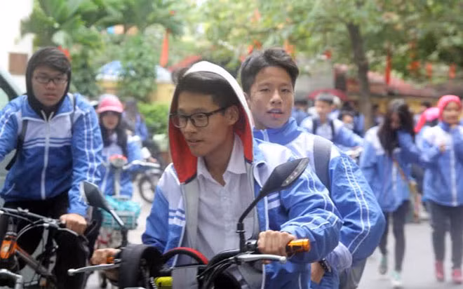 Students in winter uniform hurrying up for school