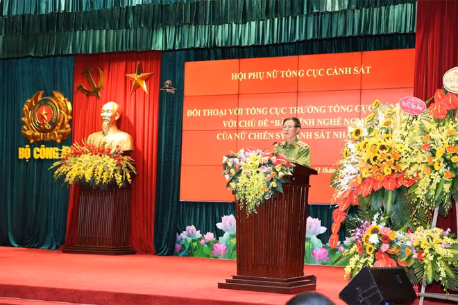 Lieutenant General Phan Van Vinh spoke at the ceremony