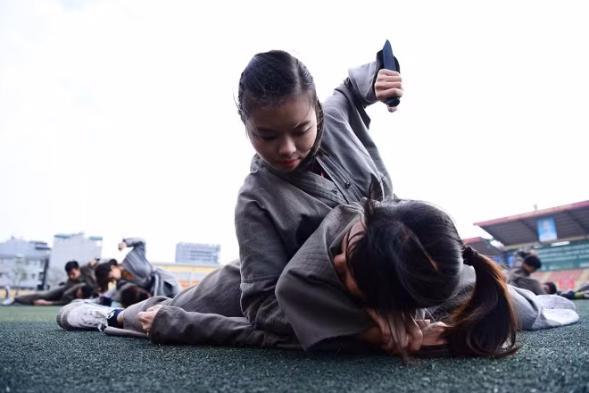 According to Colonel Le ManhCuong, deputy head ofthe Military Material Art Subject, the purpose of this subject is to train the fighting technique and tactics for student.