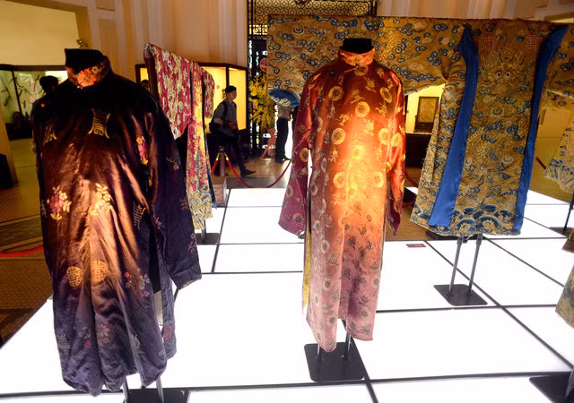 New royal fashion exhibit honours Nguyen Dynasty ảnh 9 New royal fashion exhibit honours Nguyen Dynasty ảnh 9
