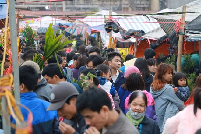 The market starts getting busy from 2 pm