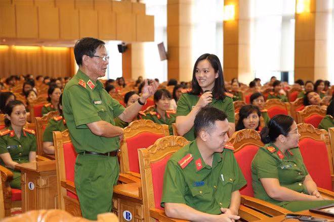Mr. Pham Van Vinh answered all the questions and also encouraged the union members to work harder.