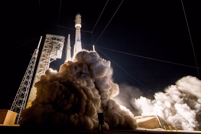 The GOES-R satellite streaks into space aboard an Atlas V rocket in this long-exposure view of its successful launch from Cape Canaveral Air Force Station in Florida on Nov. 19, 2016. Photo: United Launch Alliance