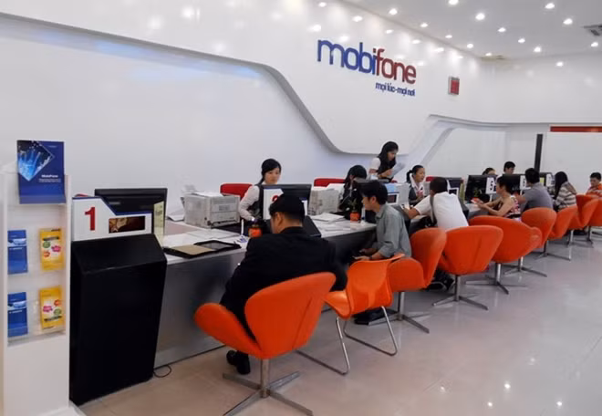 Inside a MobiFone customer centre. The company promised to do its best to eliminate fraud calls to its users