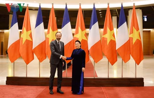 National Assembly Chairwoman Nguyen Thi Kim Ngan (R) receives French Prime Minister Édouard Philippe. Photo: VOV