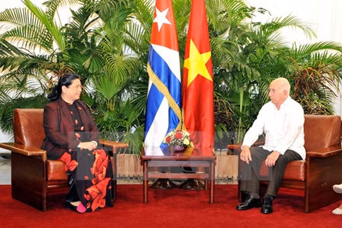 Vietnam’s National Assembly Vice Chairwoman Tong Thi Phong (L) and Second Secretary of the Central Committee of the Communist Party of Cuba and Vice President of the Councils of State and Ministers Jose Ramon Machado Ventura (R).