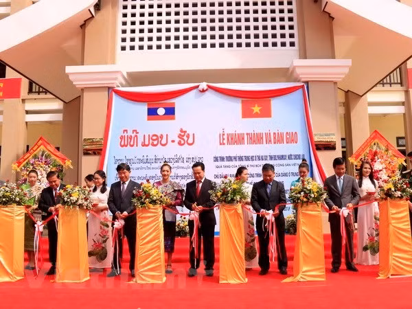 Sithanasay High School, built with funding presented by General Secretary of the Communist Party of Vietnam (CPV) Nguyen Phu Trong, was inauguated on November 11 (Photo: VNA) Sithanasay High School, built with funding presented by General Secretary of the Communist Party of Vietnam (CPV) Nguyen Phu Trong, was inauguated on November 11 (Photo: VNA)