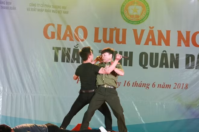 People's Security Academy holds meaningful activities in Phu Tho ảnh 6