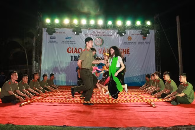 People's Security Academy holds meaningful activities in Phu Tho ảnh 7