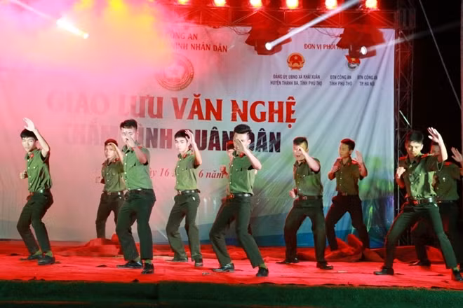 People's Security Academy holds meaningful activities in Phu Tho ảnh 5