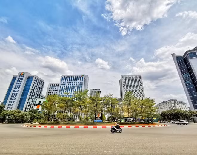 In pictures: Scorching heat strikes Hanoi ảnh 1