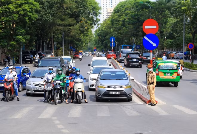 In pictures: Scorching heat strikes Hanoi ảnh 10