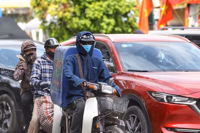 In pictures: Scorching heat strikes Hanoi ảnh 3