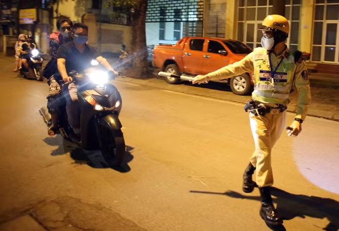 141-police-taskforce keeps working despite COVID-19 ảnh 3