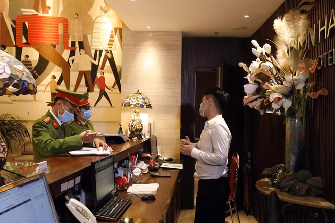Currently, there are 669 accommodation establishments operating in Hoan Kiem District, along with 16 karaoke bars and 24 other bars and restaurants.