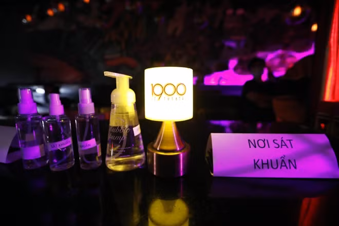 The antiseptic area at the 1900 bar.