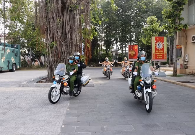 Dong Nai police force participate in the opening ceremony of a campaign ensuring security and order for election day.
