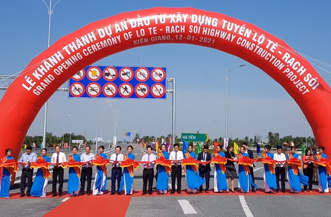 The opening ceremony of the Lo Te – Rach Soi expressway.
