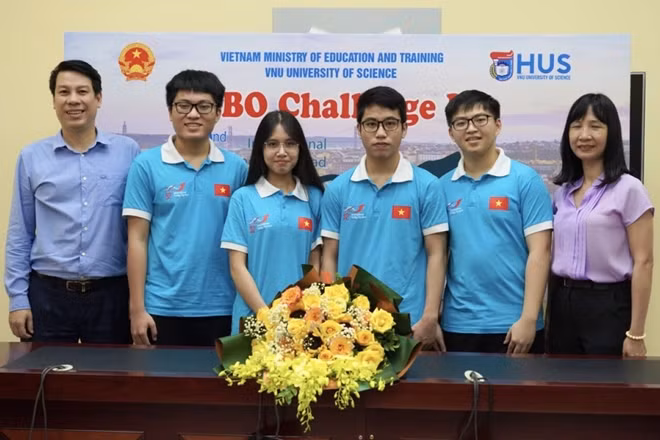 All four Vietnamese students have won medals at the 2021 IBP. Photo: MOET.