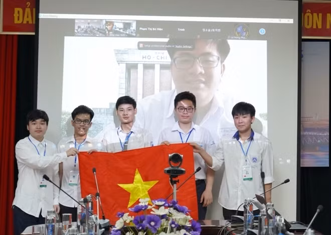 Six Vietnamese students compete at the 62nd IMO. Photo: VNA.