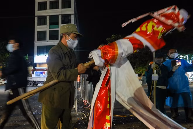 A local checkpoint is removed.