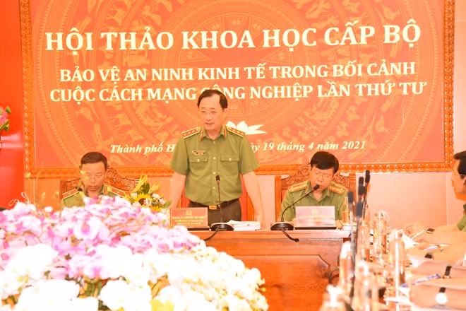 Deputy Minister Nguyen Van Thanh speaking at the seminar.