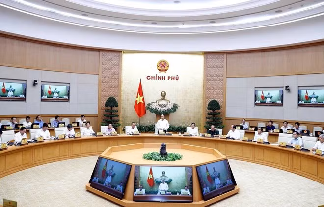 PM Nguyen Xuan Phuc speaks at the meeting. (Photo: VNA).