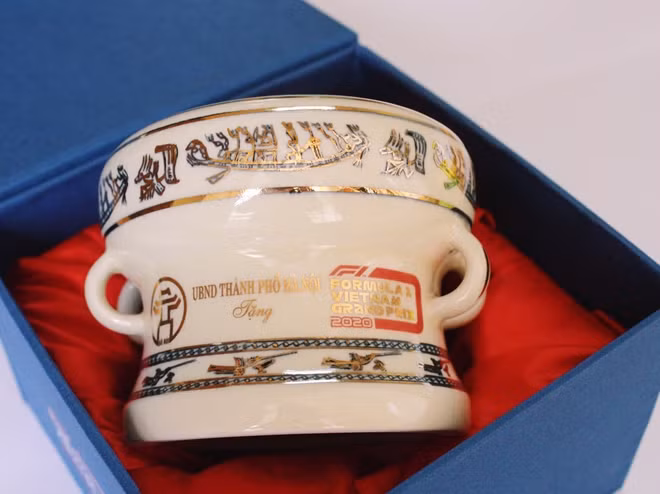 This Chu Dau ceramic drum was modeled after the famous Dong Son bronze drum typical to the Dong Son culture dating from nearly 3,000 years.