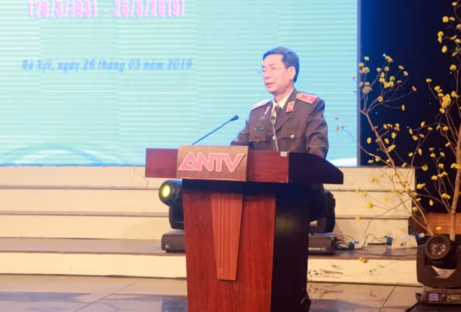 Major General Pham Van Mien highly appreciating achievements of the Youth Union Chapter of DCPS. Major General Pham Van Mien highly appreciating achievements of the Youth Union Chapter of DCPS.