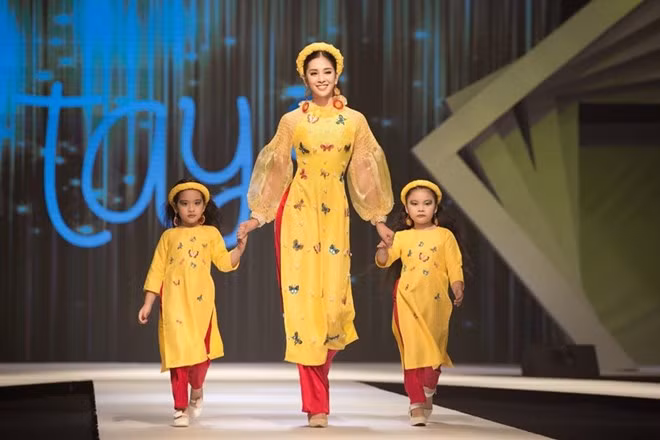 The beauty and grace of ao dai, a symbol of feminine beauty in Vietnam, is promoted through visual art at the photo contest Anh Dep Ao Dai (Beautiful Images of Vietnamese Traditional Dress) (Photo: VNA)