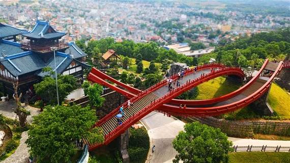 Koi bridge at Sun Wolrd Halong Complex. Photo: Internet. Koi bridge at Sun Wolrd Halong Complex. Photo: Internet.