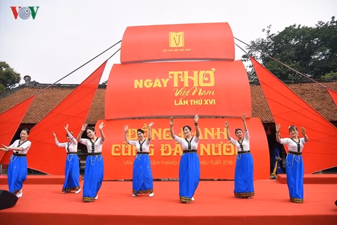The opening ceremony of the 16th Vietnam Poetry Day in 2018. Photo: VOV.