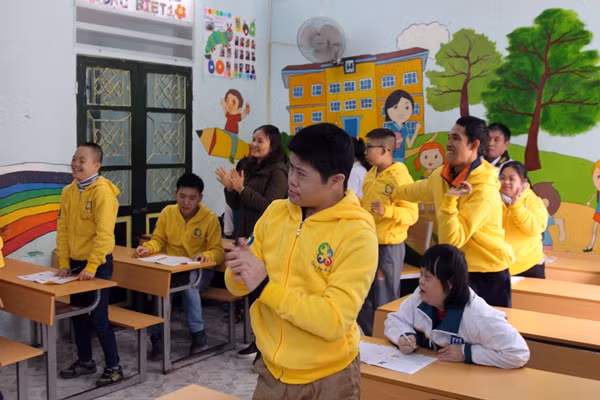 The children in the centre are divided into two main groups according to the methods of treatment, including movement and cognitive therapy. In general, all of them are well treated and cared by the center. The children in the centre are divided into two main groups according to the methods of treatment, including movement and cognitive therapy. In general, all of them are well treated and cared by the center.