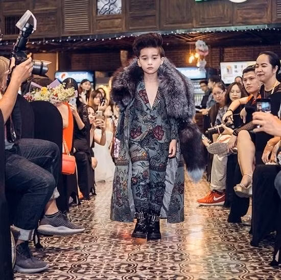 Fashion model Cao Huu Nhat (central), 9, and 11 other child fashion models from Sao Style Academy, an institute of modelling and acting for children in Hanoi, will appear during Malaysia Fashion Week 2018 which opened in Kuala Lumpur on Monday. (Photo courtesy of SaoStyleAcademy)