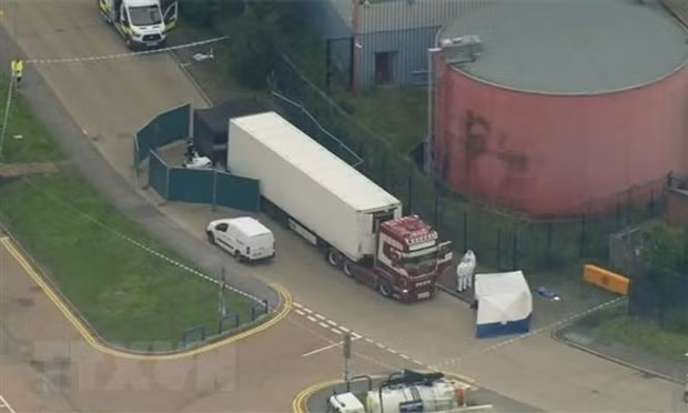 The scene of the tragedy in which 39 people were found dead in a container at Waterglade industrial park in Essex county of the UK on October 23 (Photo: AP/VNA)