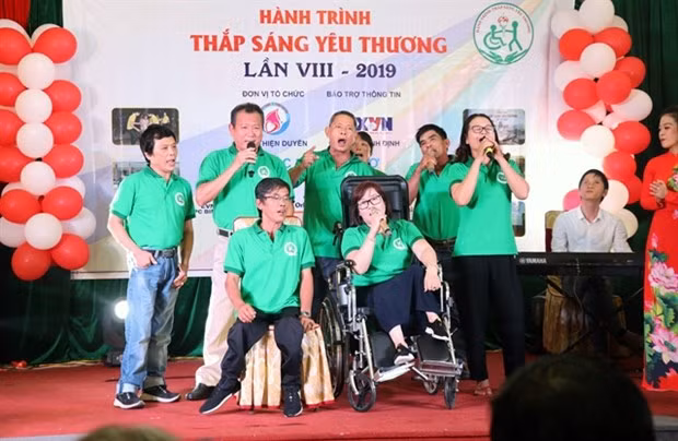 People with disabilities join a music performance in the central province of Binh Dinh. (Photo: VNA)