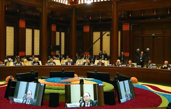 Prime Minister Nguyen Xuan Phuc devliers a speech at a roundtable meeting of the second Belt and Road Forum for International Cooperation (BFR) in Beijing, China. (Photo: VNA) Prime Minister Nguyen Xuan Phuc devliers a speech at a roundtable meeting of the second Belt and Road Forum for International Cooperation (BFR) in Beijing, China. (Photo: VNA)