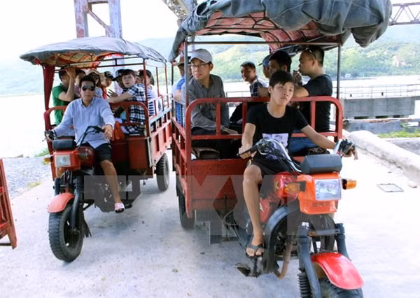 Self-modified three-wheel vehicles are considered as popular means of transportation to transport tourists on the number of island communes in Quang Ninh’s Van Don District. – Photo: VNA/VNS Self-modified three-wheel vehicles are considered as popular means of transportation to transport tourists on the number of island communes in Quang Ninh’s Van Don District. – Photo: VNA/VNS